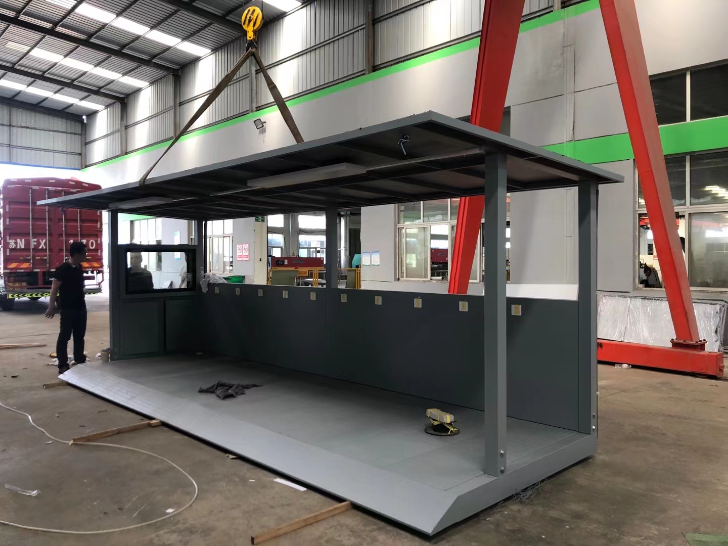 【2021年8月10日】江西南昌智能公交候車亭發貨案例