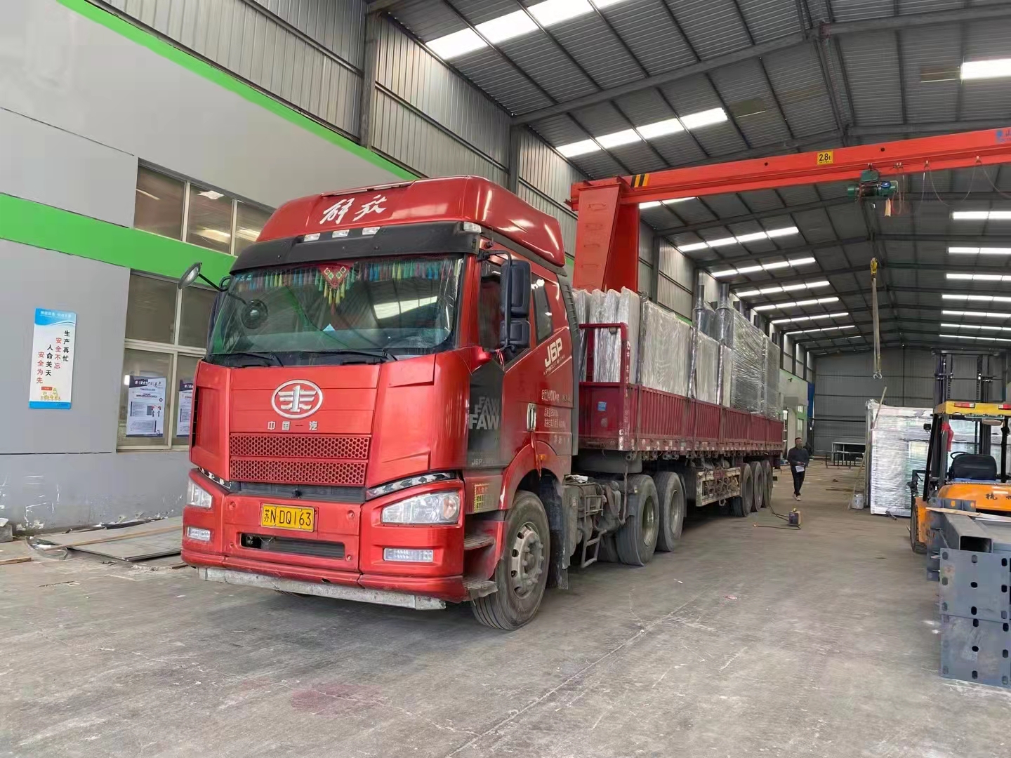 【2021年10月21日】新疆公交站臺發貨案例